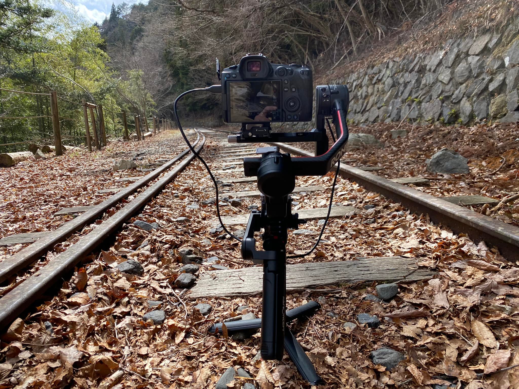 【まるでドローン】ジンバルで滑らかな映像を撮影するためにオススメのカメラ機材